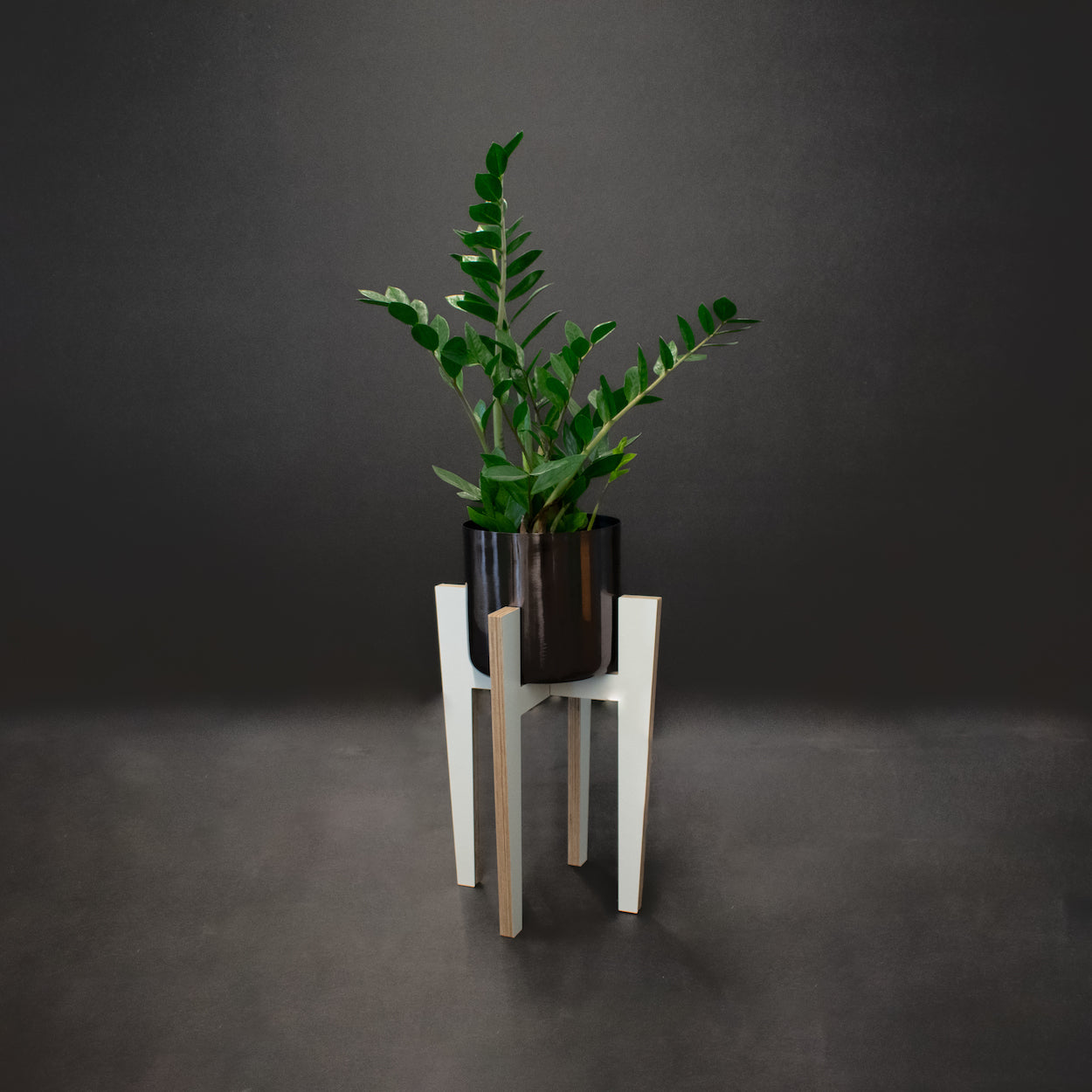 Blumentopfständer aus Holz – THL-Shop